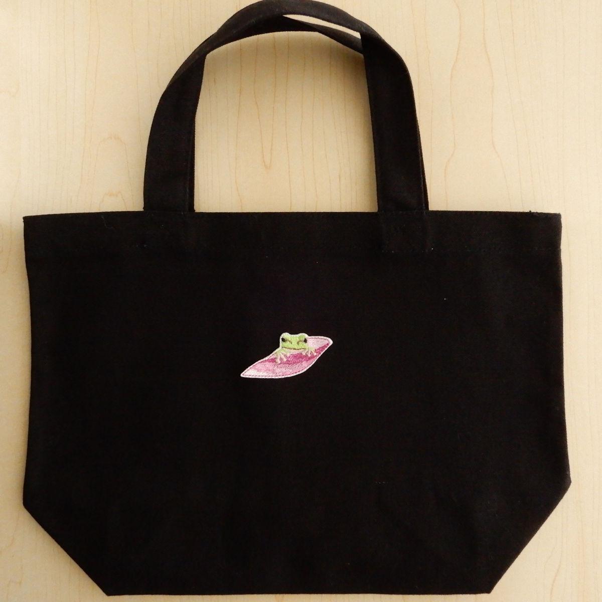 花びらの上のアマガエル | 4枚目